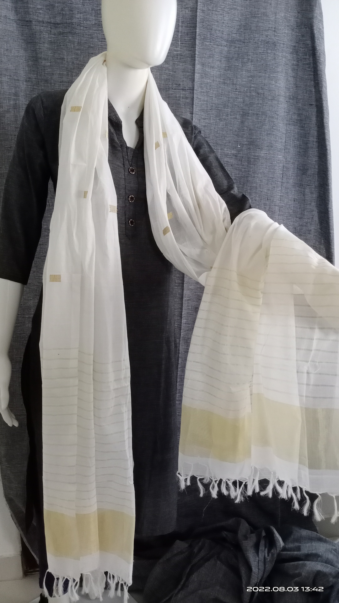 Handloom  Golden Zari  Border  Dupatta