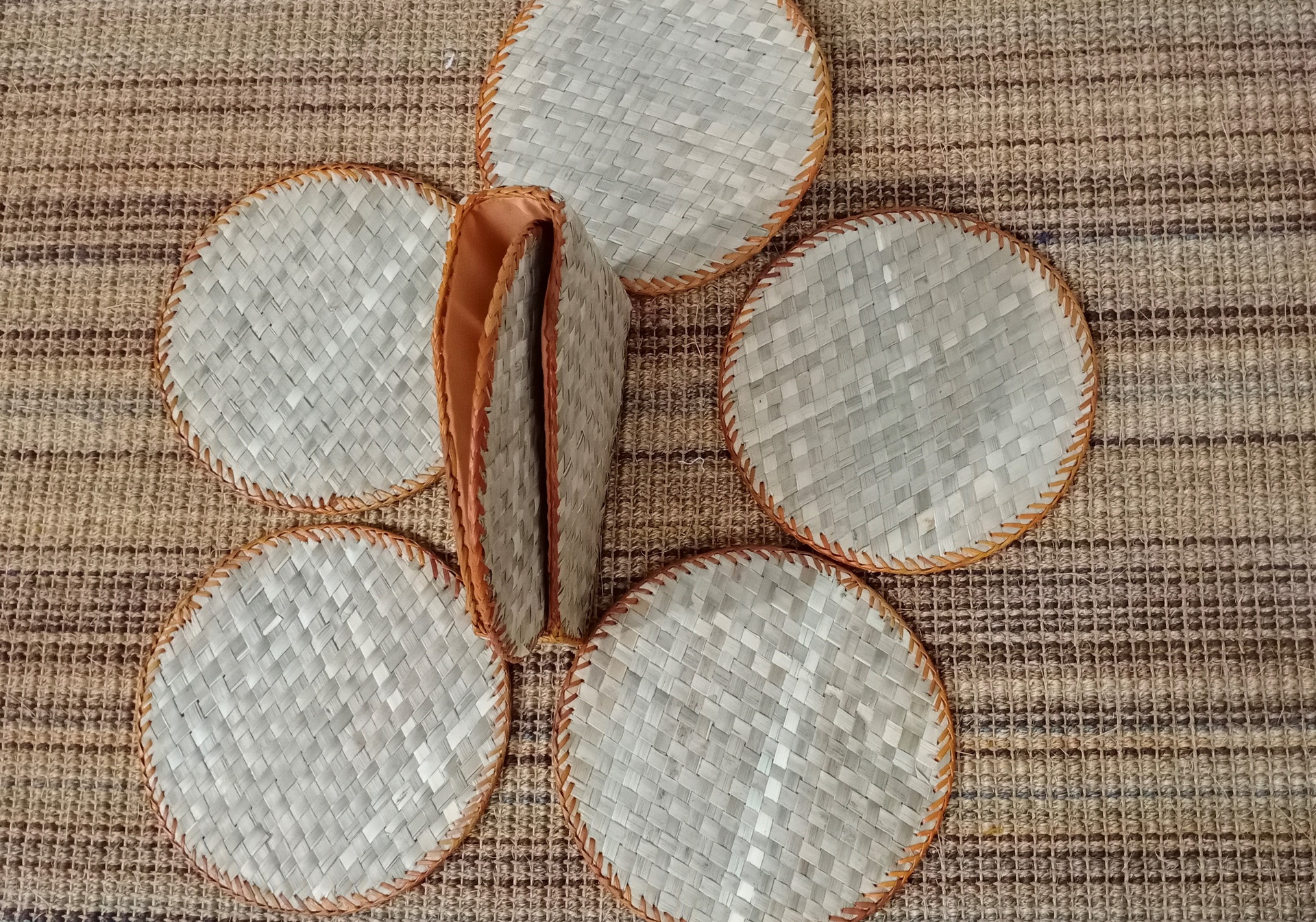 Screw Pine Leaf Round Table Mat (Set of 6)