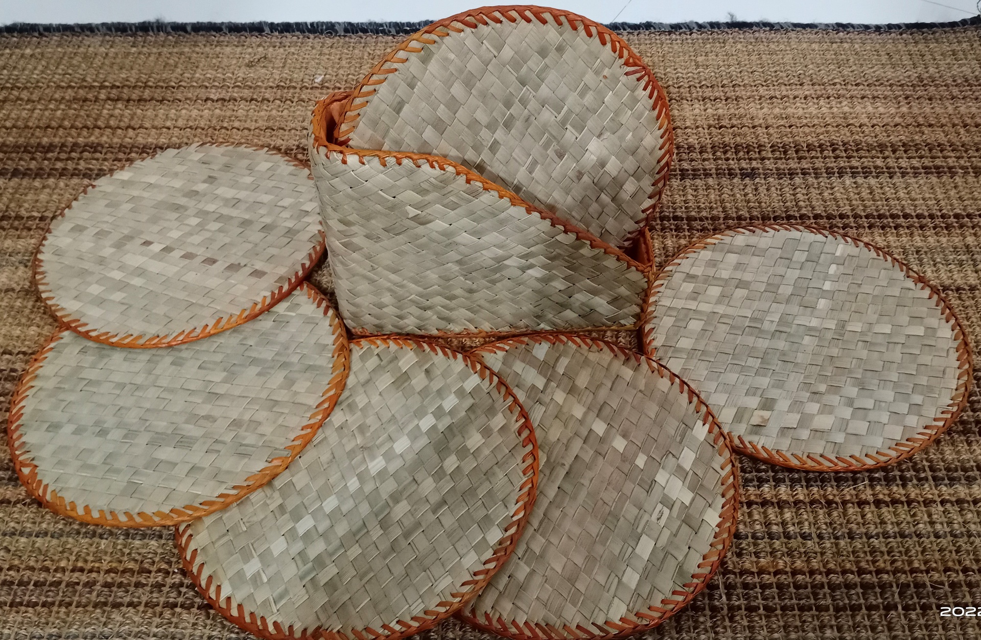 Screw Pine Leaf Round Table Mat (Set of 6)