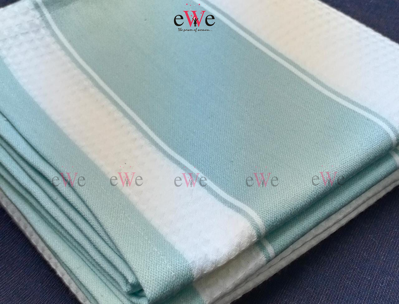 White &amp; Blue cotton Bath Towel (60 x 30 Inch)