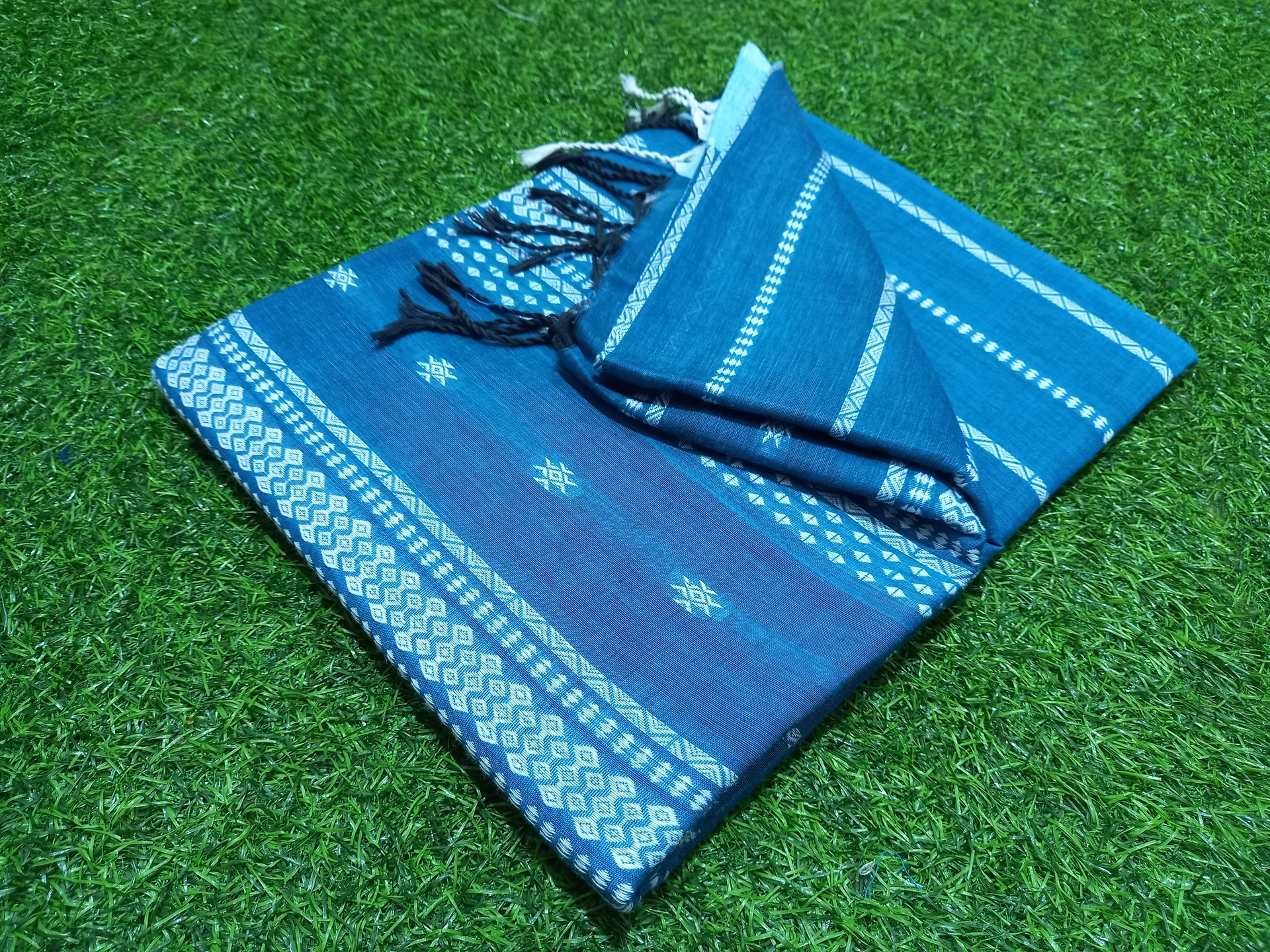 Classic Blue and White Handloom Jamdani Kantha Saree