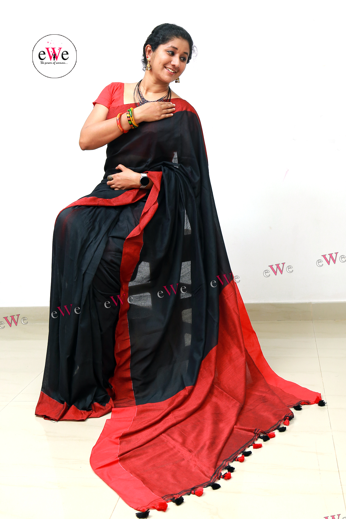 Handloom Design Saree (Black , Meroon)